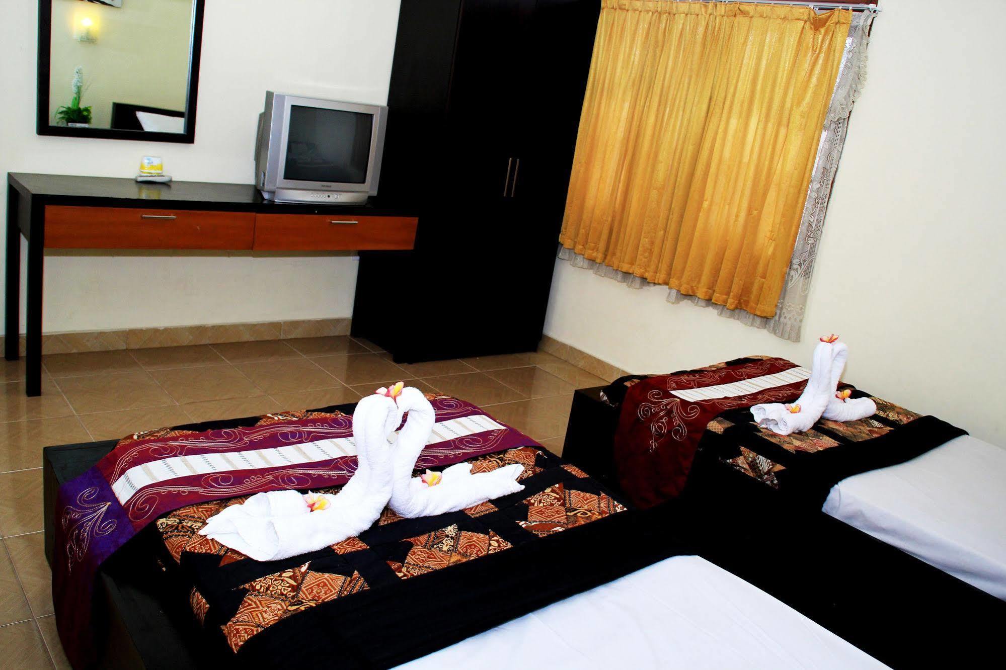 קוטה לומבוק Vaccinated Staff - Oyo 3523 Gong Corner Homestay מראה חיצוני תמונה