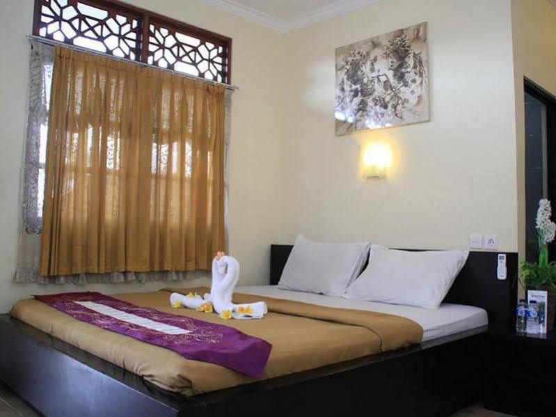 קוטה לומבוק Vaccinated Staff - Oyo 3523 Gong Corner Homestay מראה חיצוני תמונה